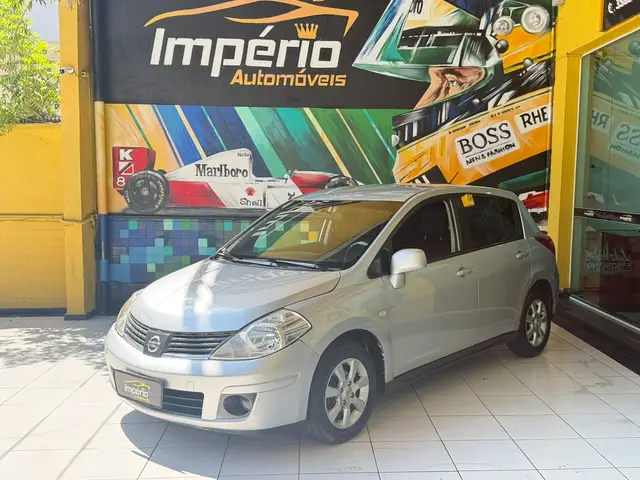 Carro Nissan Tiida 2008 S 1.8