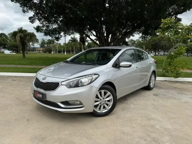 Carro Kia Cerato 2014 1.6 16V (Flex)