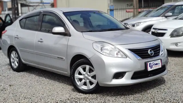 Carro Nissan Versa 2014 1.6 16V SL (Flex)