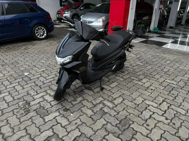 Moto Yamaha Fluo 2023 ABS