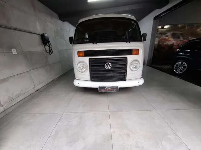 Carro Volkswagen Kombi 2012 Escolar 1.4 (Flex)