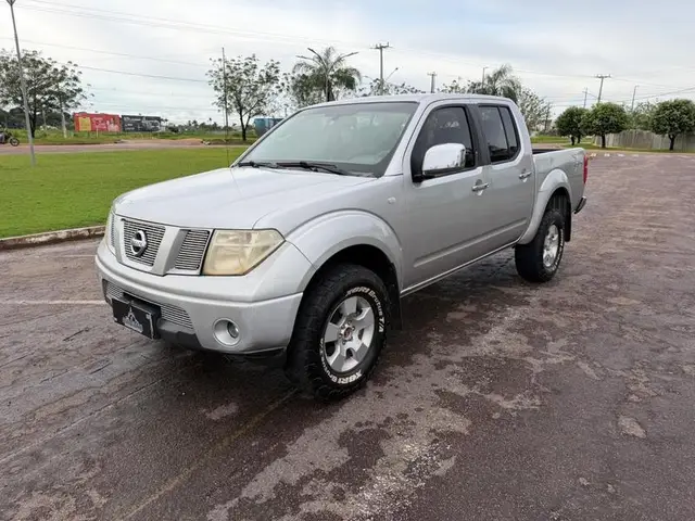 Carro Nissan Frontier 2010 LE 4x4 2.5 16V (cab. dupla) (aut)