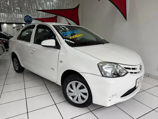 Carro Toyota Etios Sedan 2017 XLS 1.5 (Aut) (Flex)