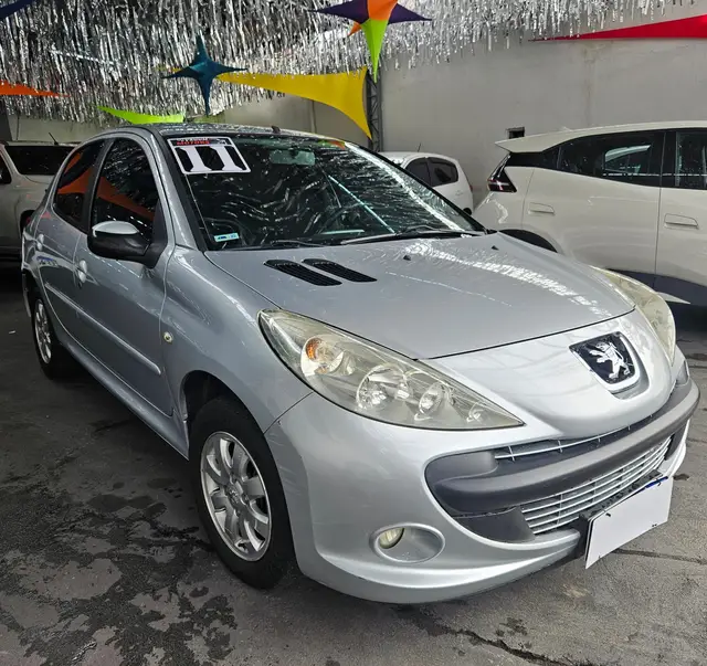 Carro Peugeot 207 2011 XR 1.4 (10 ANOS BRASIL)(Flex) 4p