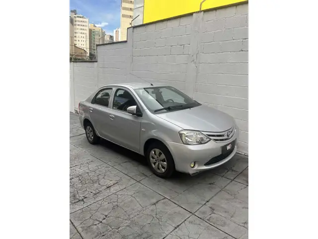 Carro Toyota Etios Sedan 2015 X 1.5 (Flex)