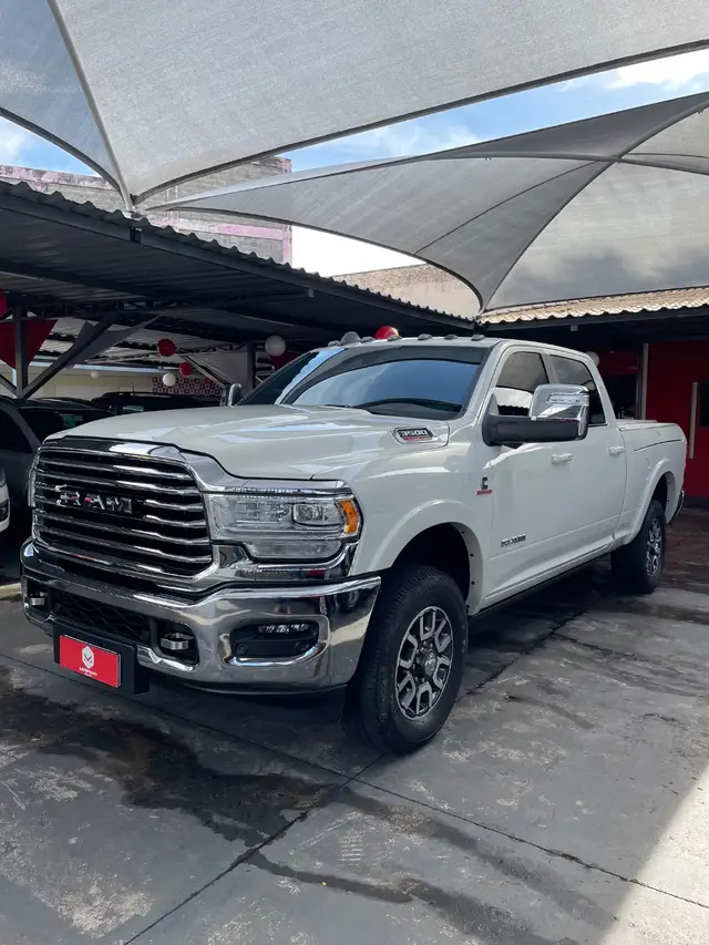 Carro Ram 3500 2023 Limited Longhorn 6.7 4x4