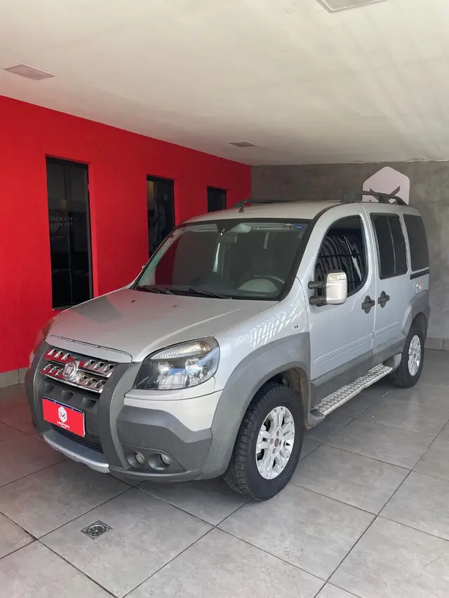 Carro Fiat Doblò 2012 Adventure 1.8 16V (Flex)