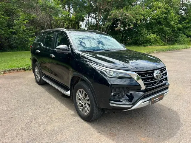 Carro Toyota Hilux Cabine Dupla 2022 GR-S 4x4 2.8 TDI Dies. Aut.