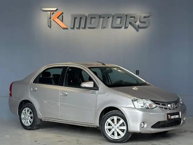 Carro Toyota Etios 2017 XLS 1.5 (Flex)