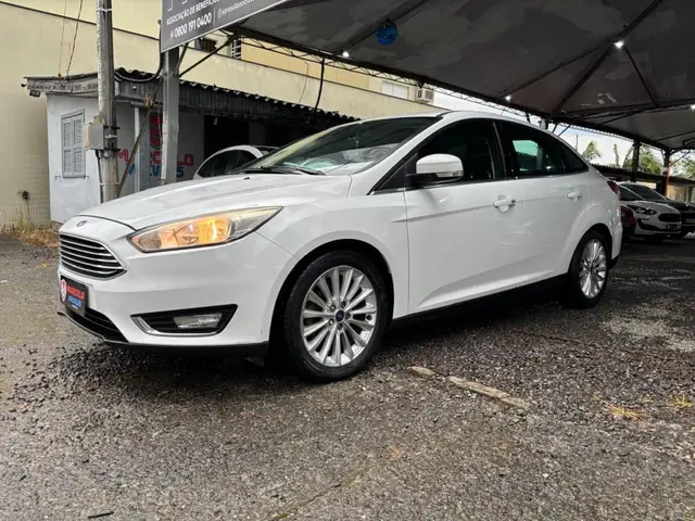 Carro Ford Focus Hatch 2016 Titanium Plus 2.0 PowerShift
