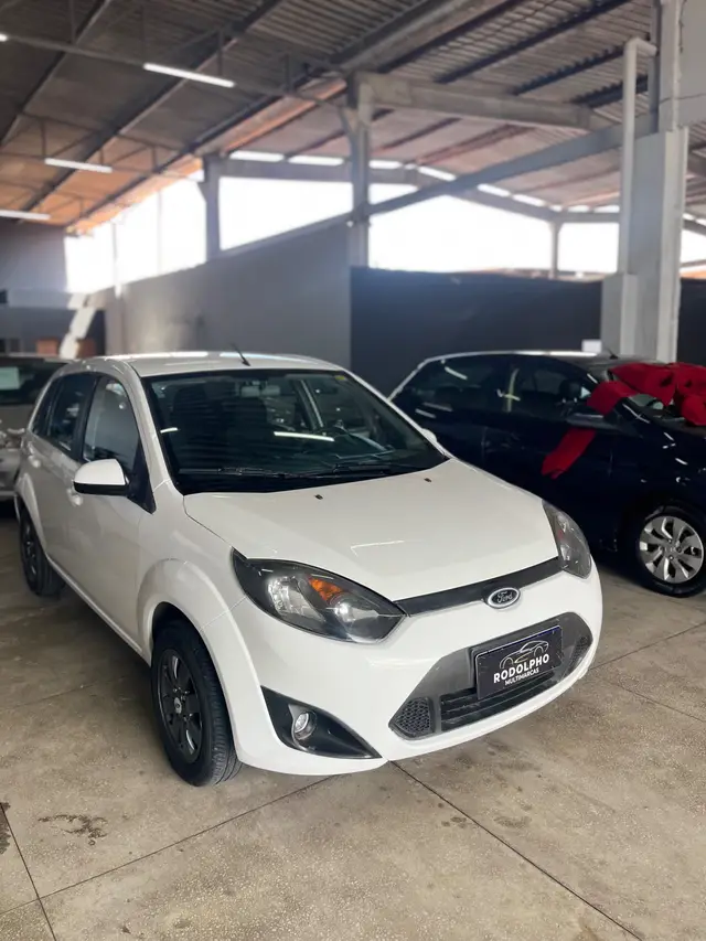 Carro Ford Fiesta Hatch 2013 Rocam 1.0 (Flex)