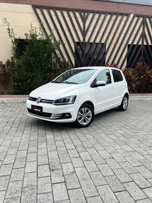 Carro Volkswagen Fox 2015 BlueMotion 1.0 MPI (Flex)