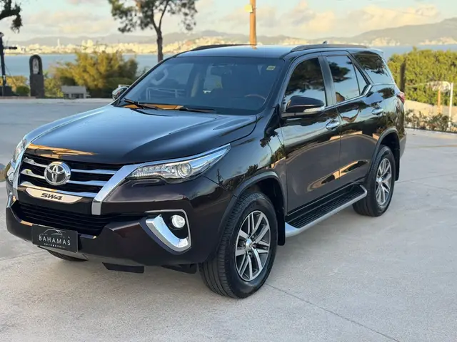 Carro Toyota SW4 2017 2.8 TDI SRX 7L 4x4 (Aut)