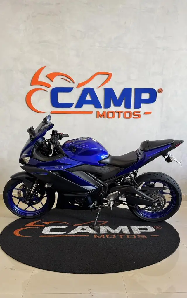 Moto Yamaha YZF R3 2023 World GP 60th Anniversary Edition
