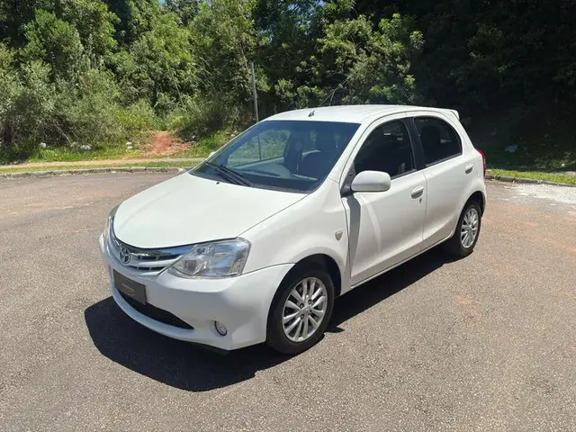Carro Toyota Etios 2013 1.3 (Flex)