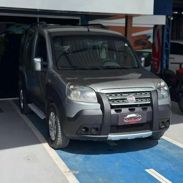 Carro Fiat Doblò 2013 Adventure 1.8 16V (Flex)