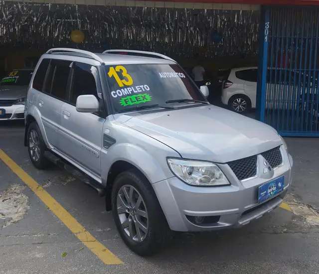 Carro Mitsubishi Pajero TR4 2013 2.0 16V 4x2 (Flex)
