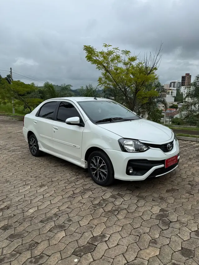 Carro Toyota Etios Sedan 2018 Platinum 1.5 (Aut) (Flex)