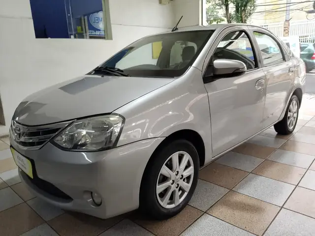 Carro Toyota Etios Sedan 2017 XLS 1.5 (Aut) (Flex)