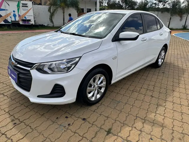 Carro Chevrolet Onix Plus 2023 LT 1.0