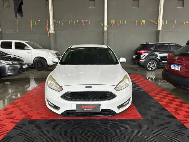 Carro Ford Focus Sedan 2016 SE 2.0 PowerShift
