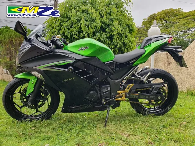Moto Kawasaki Ninja 2023 300
