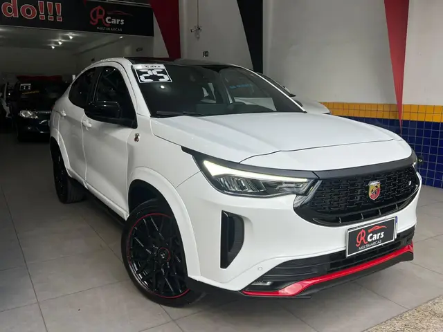 Carro Fiat Fastback 2025 Abarth