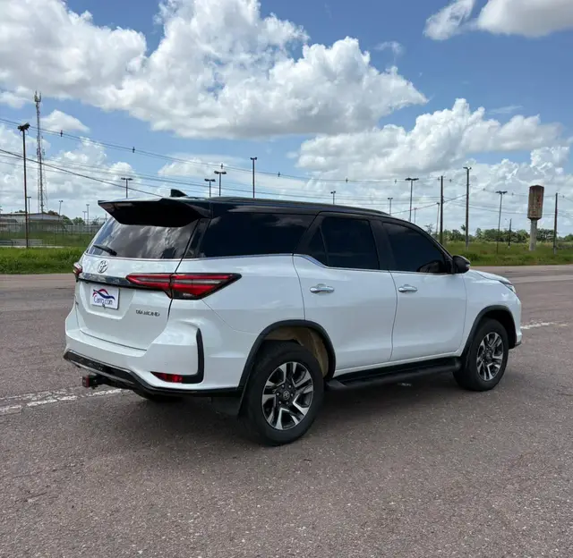 Carro Toyota SW4 2023 Diamond  2.8 turbodiesel 7L 4x4 (Aut)