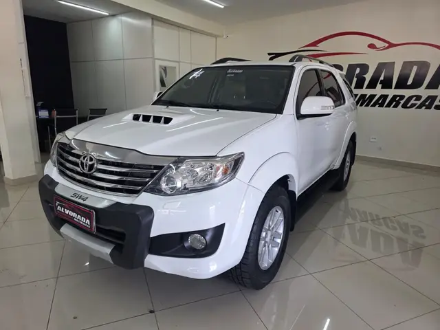 Carro Toyota Hilux SW4 2014 3.0 TDI 4x4 SRV 7L