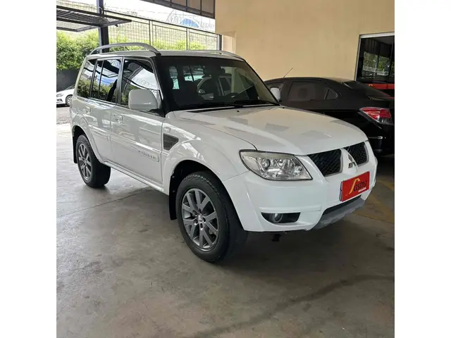 Carro Mitsubishi Pajero TR4 2013 2.0 16V 4x2 (Flex) (Aut)