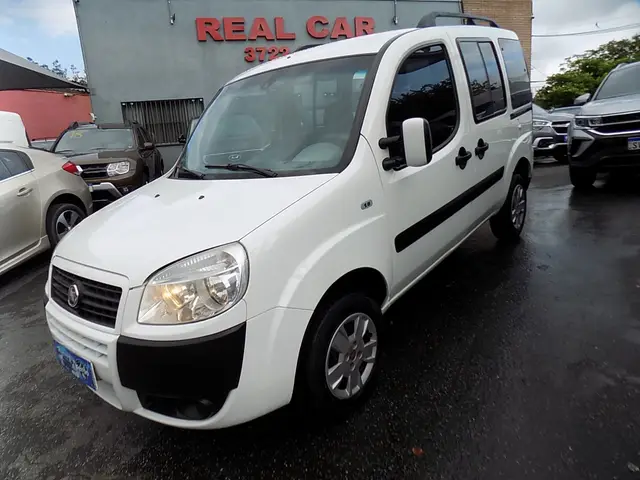 Carro Fiat Doblò 2013 Essence 1.8 16V (Flex)