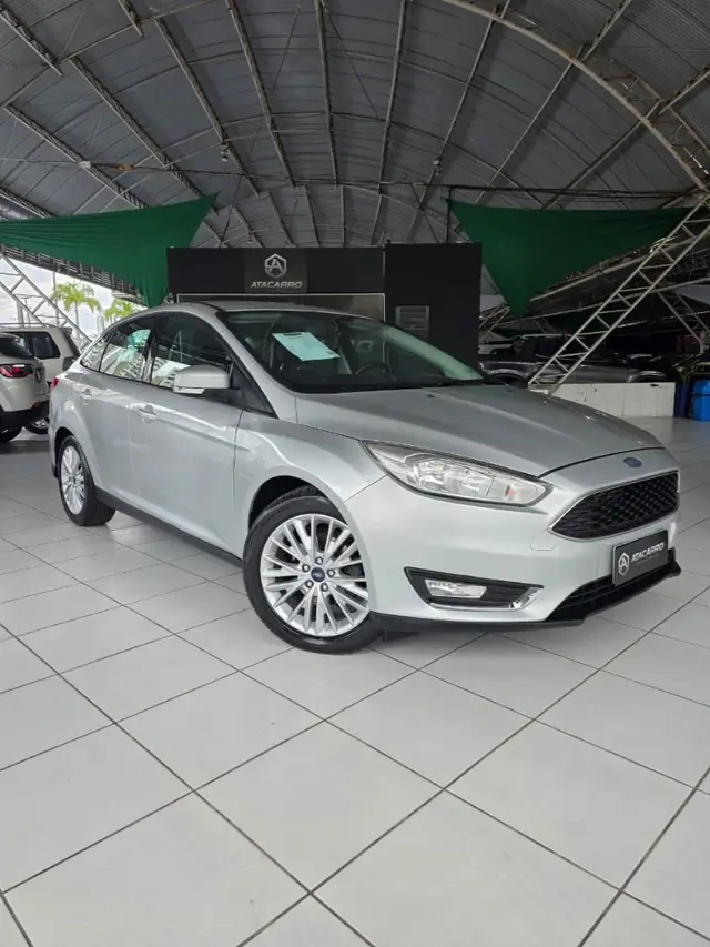 Carro Ford Focus Hatch 2018 SE Plus 2.0 PowerShift