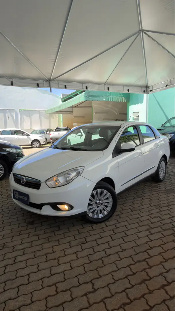 Carro Fiat Grand Siena 2014 Essence 1.6 16V (Flex)