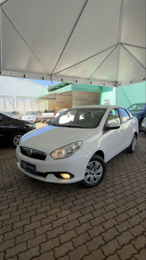 Carro Fiat Grand Siena 2016 Evo Attractive 1.4 8V (Flex)