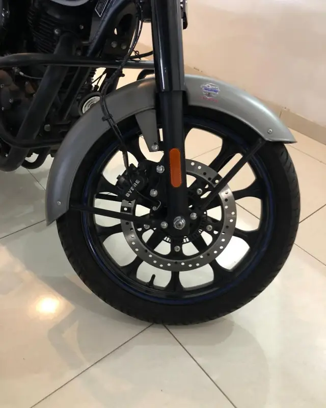 Moto Royal Enfield Classic 350 2024 Signals