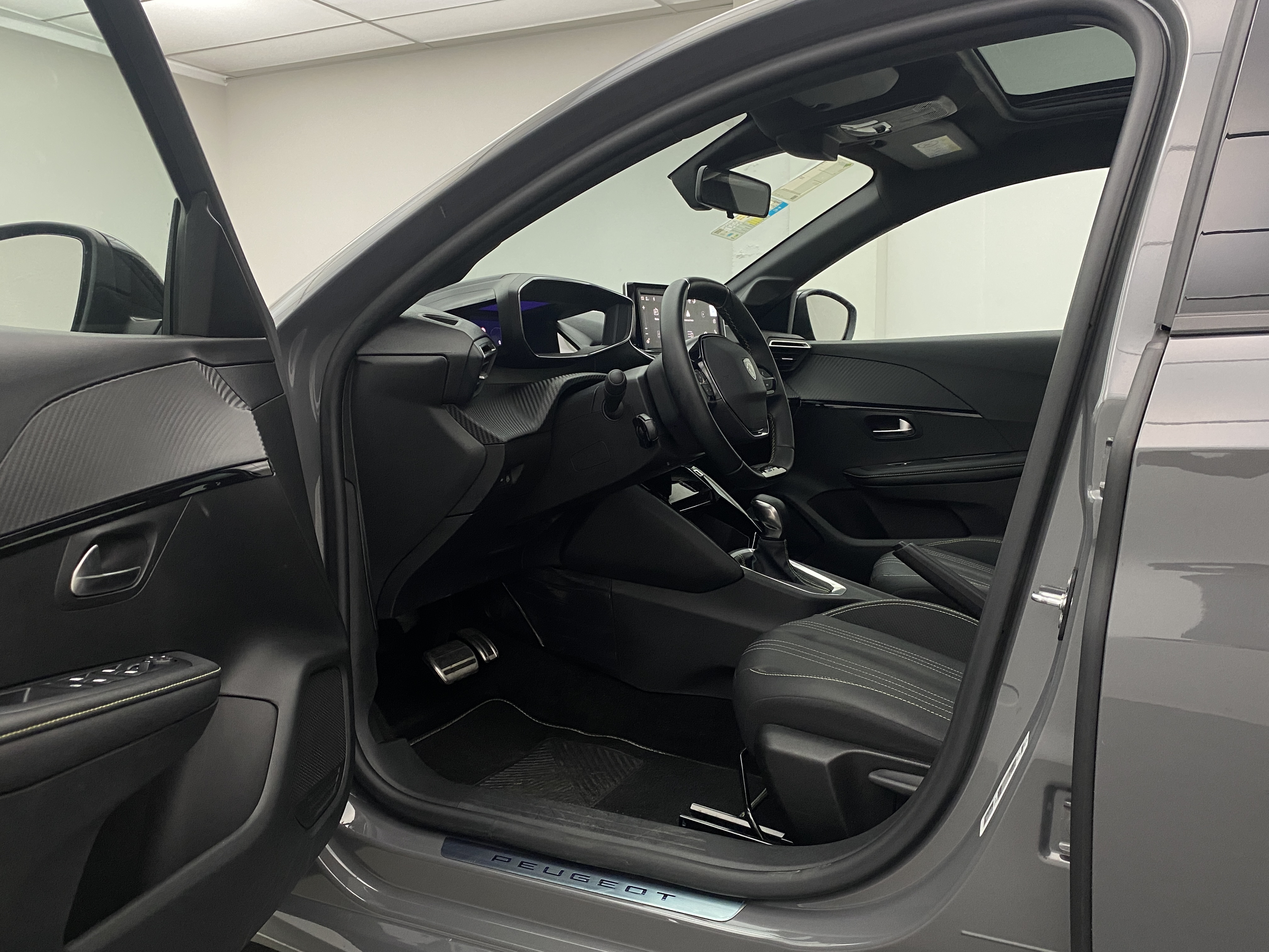 peugeot 208 gt 1.0 at