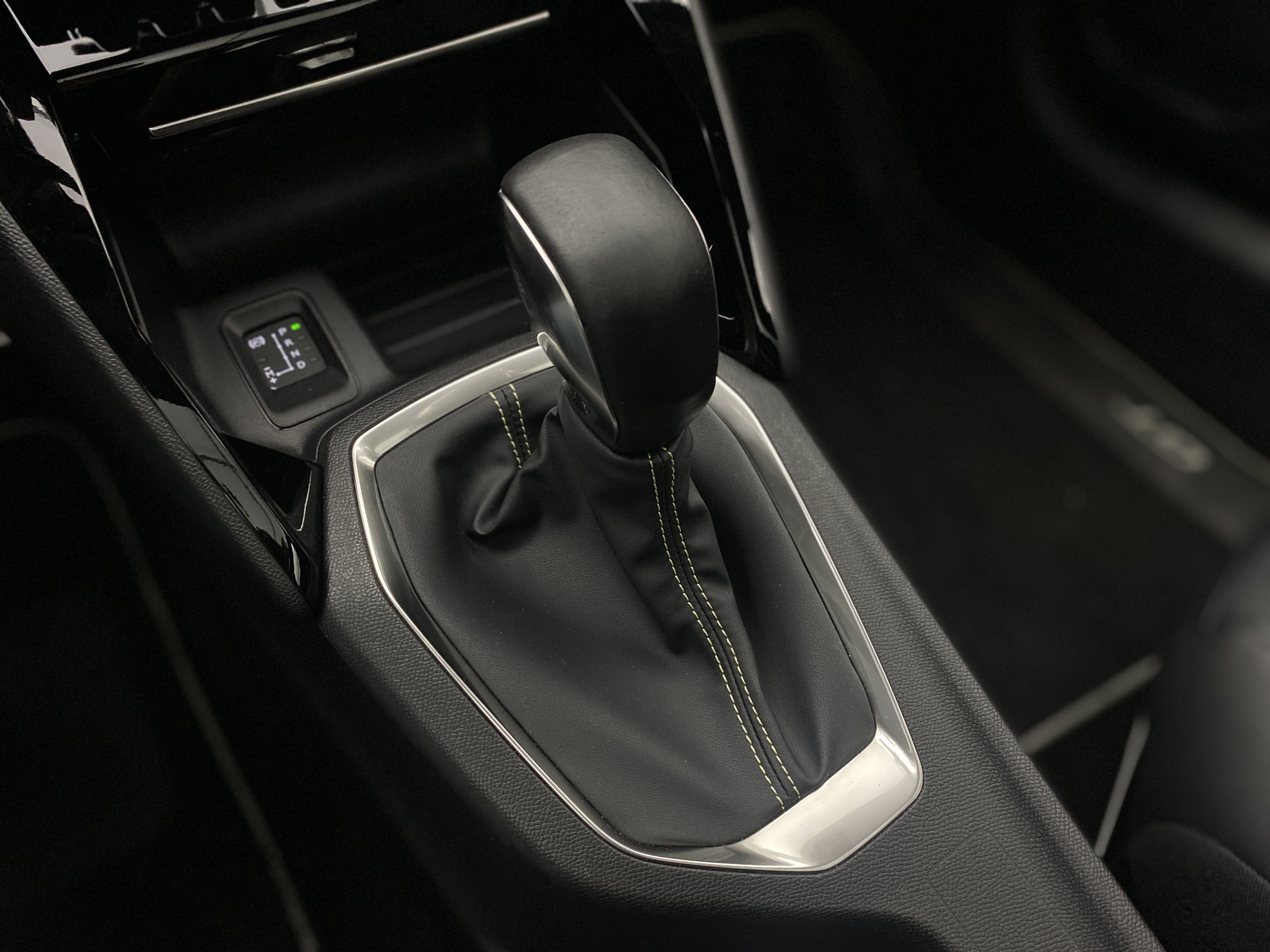 peugeot 208 gt 1.0 at