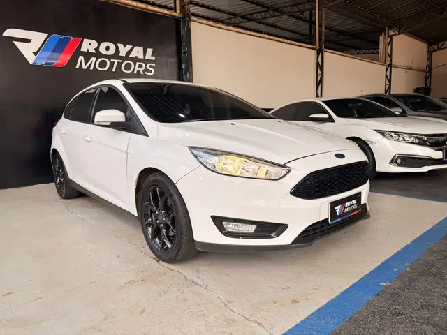Carro Ford Focus Hatch 2018 SE Plus 2.0 PowerShift