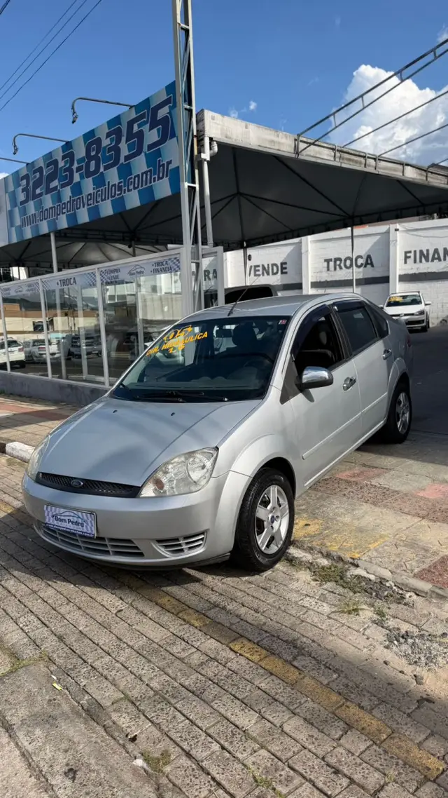 Carro Ford Fiesta Sedan 2005 1.6 (Flex)