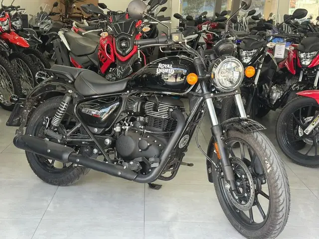 Moto Royal Enfield Meteor 350 2025 Fireball