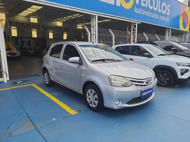 Carro Toyota Etios 2014 X 1.3 (Flex)