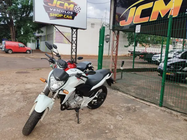 Moto Honda CB 300R 2014 Repsol