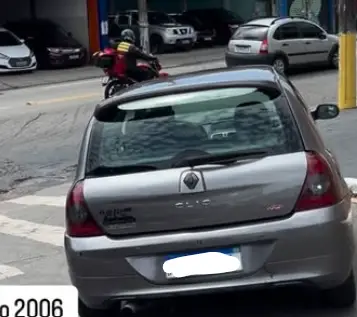 Carro Renault Clio Sedan 2006 Authentique Hi-Power 1.0 16V