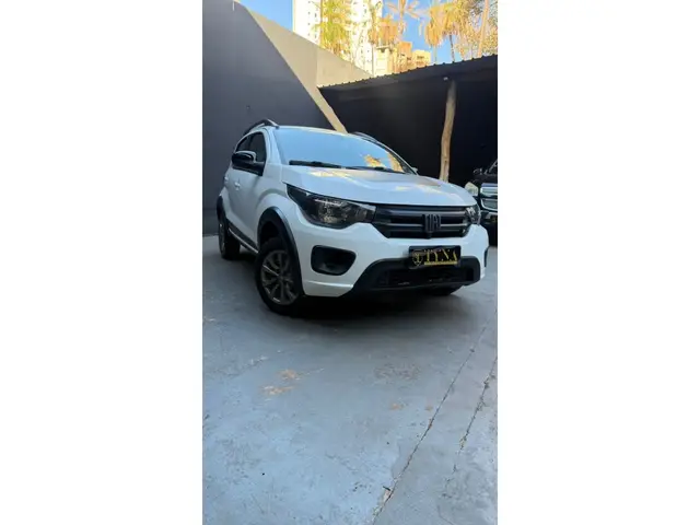 Carro Fiat Mobi 2024 Trekking 1.0