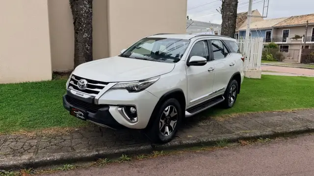 Carro Toyota Hilux Cabine Dupla 2017 Hilux 2.8 TDI SRX CD 4x4 (Aut)