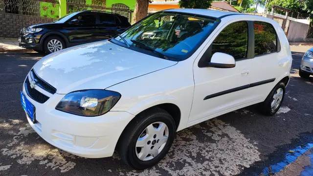 Carro Chevrolet Celta 2013 LT 1.0 (Flex)
