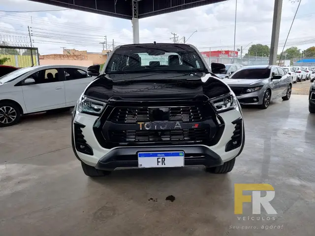 Carro Toyota Hilux Cabine Dupla 2022 GR-S 4x4 2.8 TDI Dies. Aut.