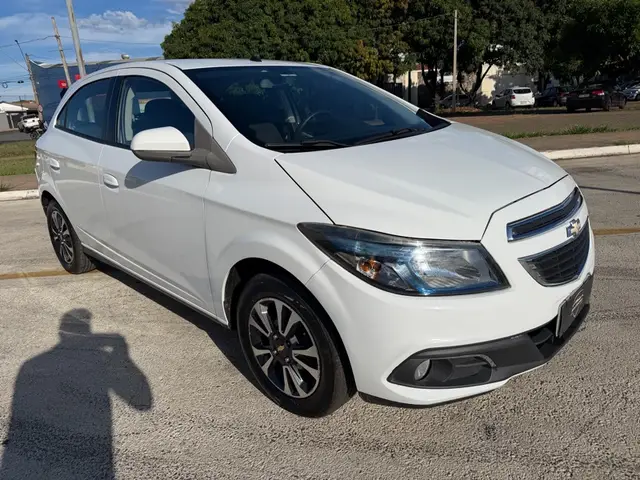 Carro Chevrolet Onix 2014 HATCH LTZ 1.4 8V FlexPower 5p Mec.