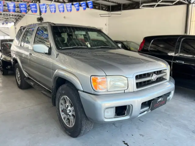 Carro Nissan Pathfinder 2001 SE 4x4 3.3 12V