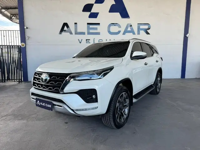 Carro Toyota SW4 2022 SRX 2.8 turbodiesel 7L 4x4 (Aut)